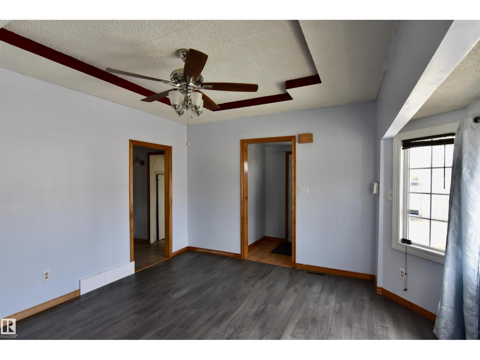 4629 46 Av Property Photo 5