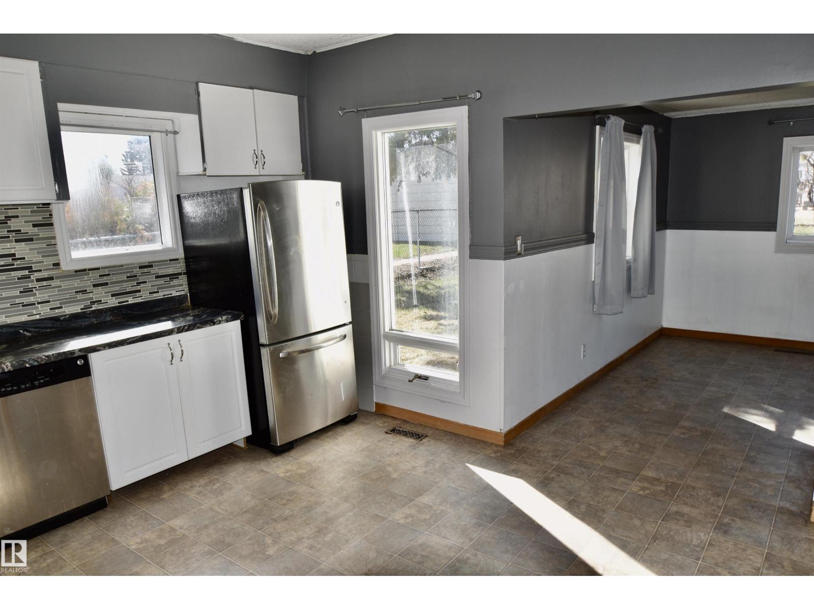 4629 46 Av Property Photo 12