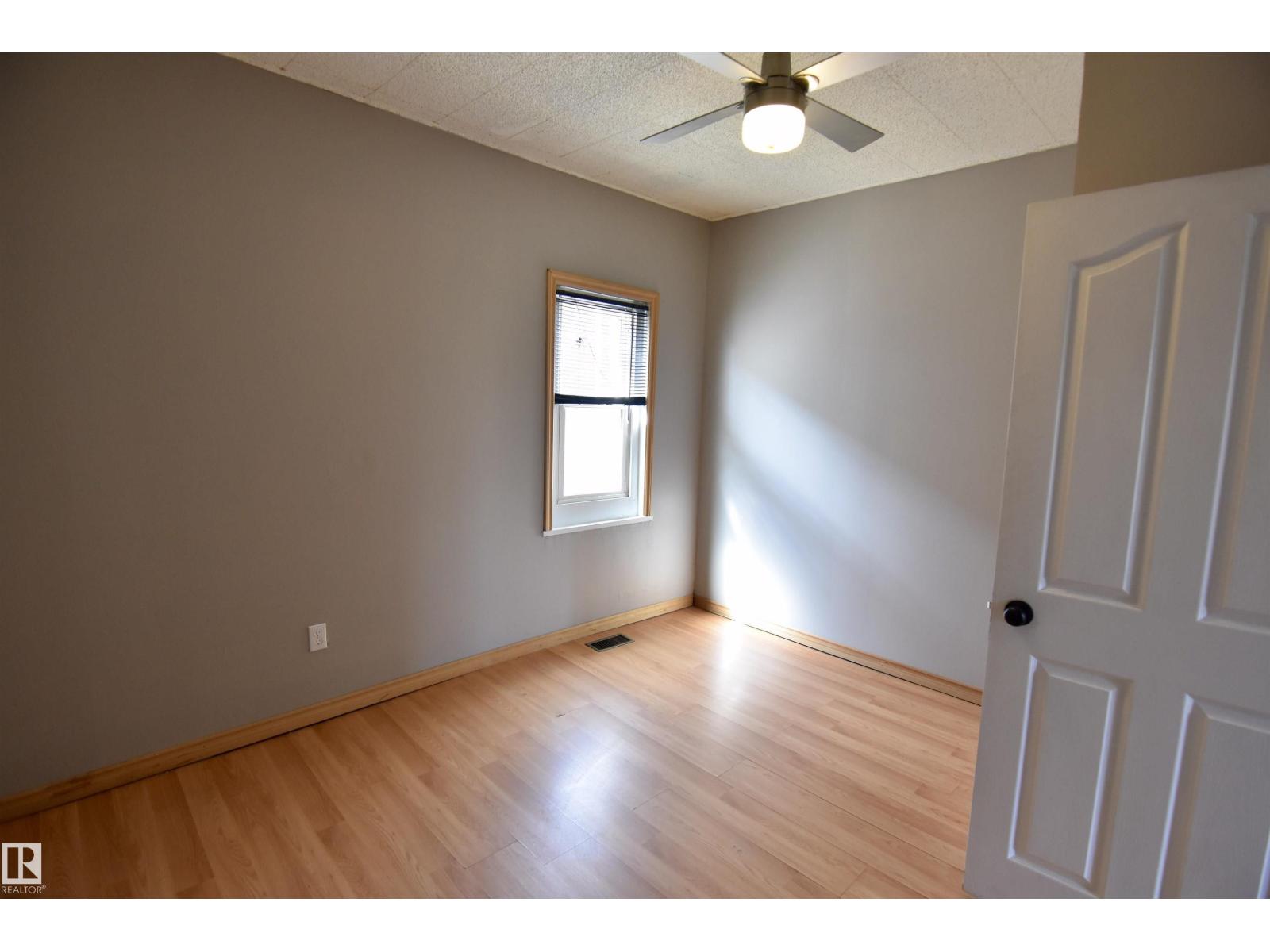 4629 46 Av Property Photo 14