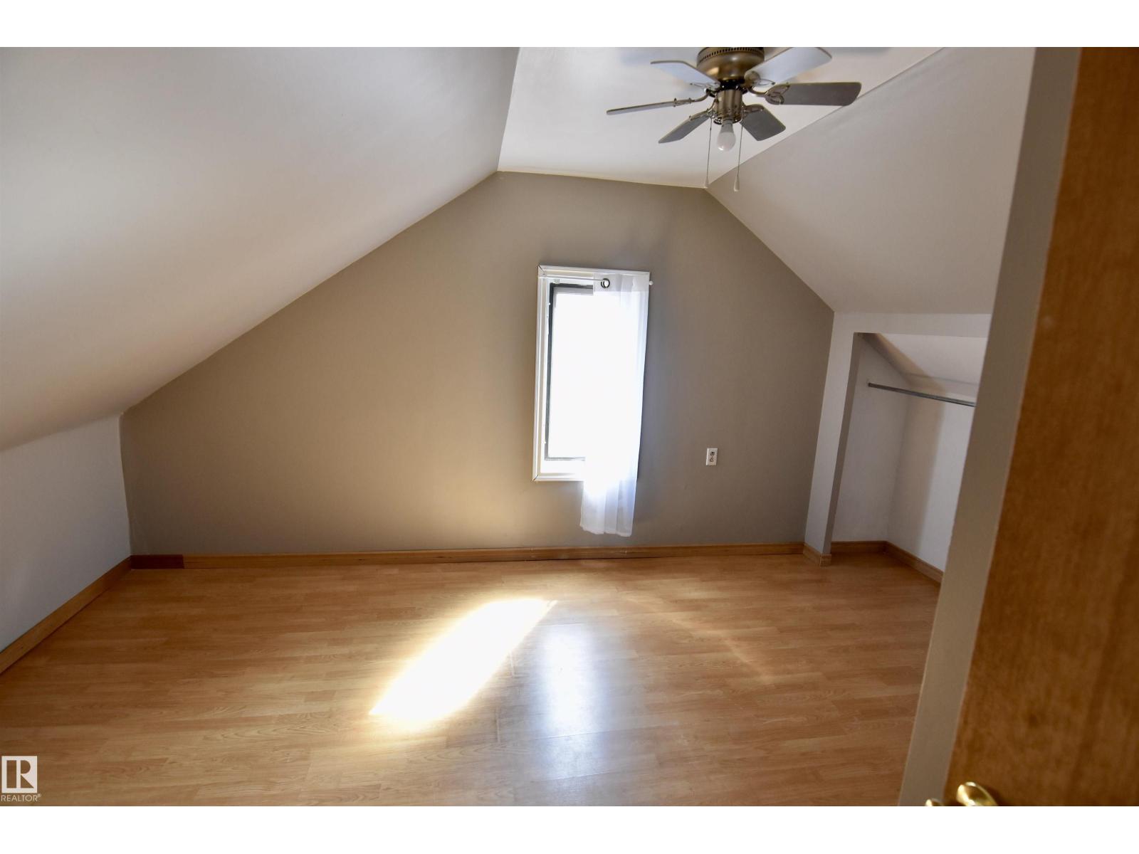 4629 46 Av Property Photo 17