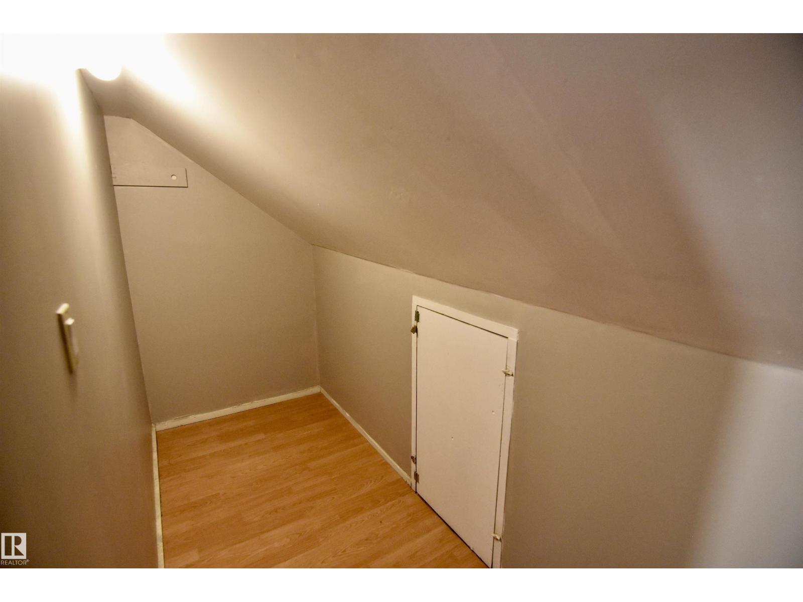 4629 46 Av Property Photo 21