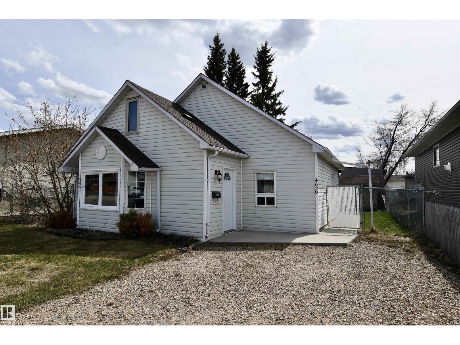 4629 46 Av Property Photo 22