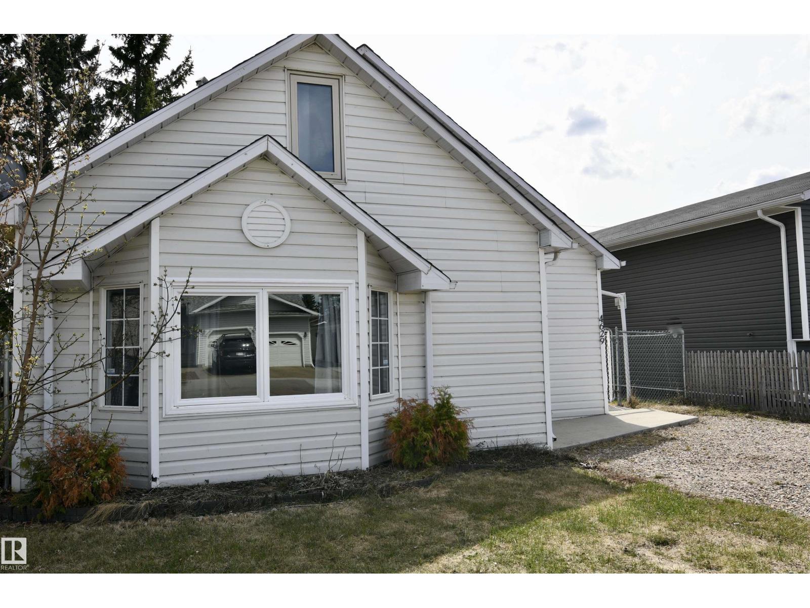 4629 46 Av Property Photo 23