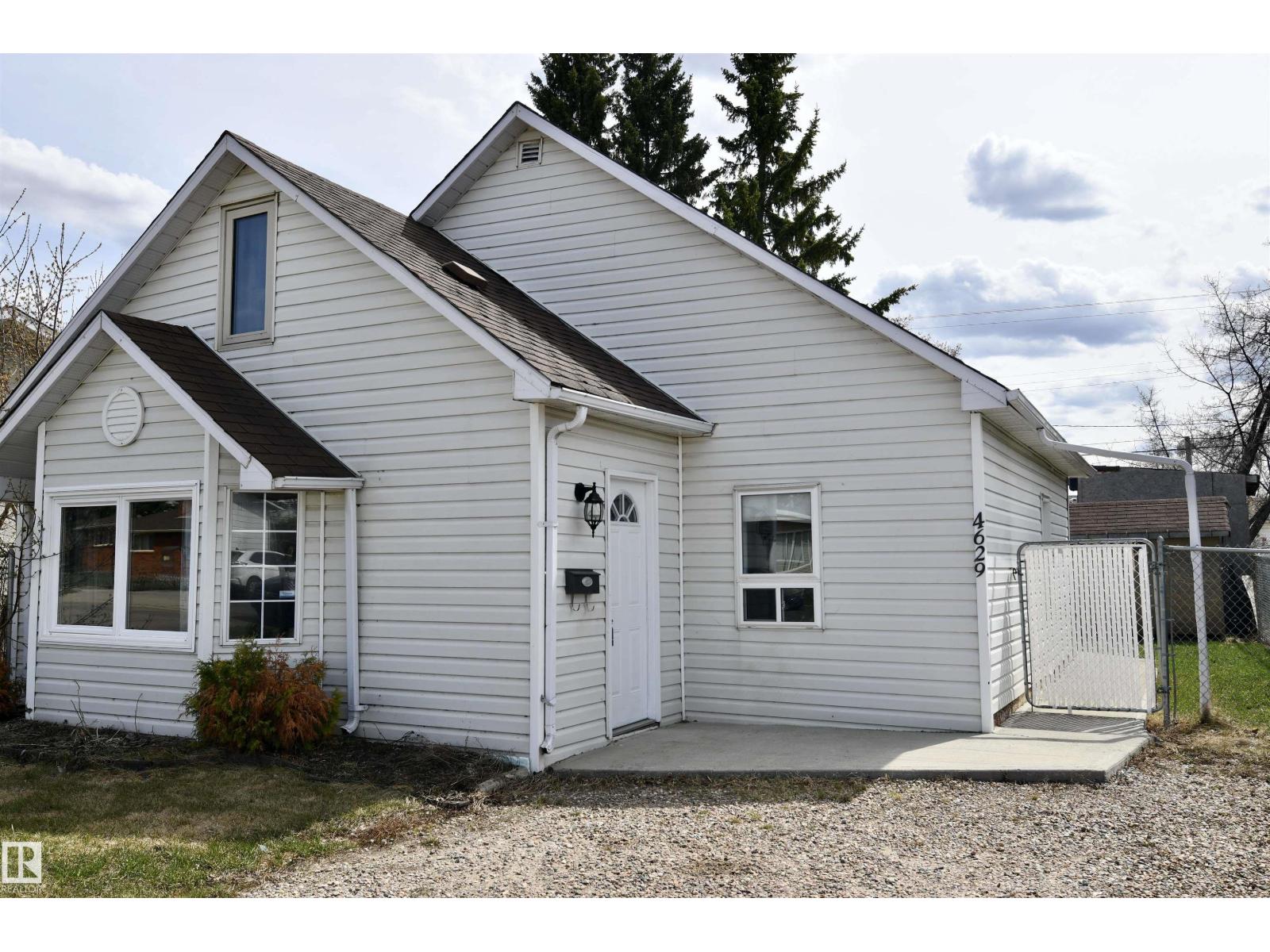 4629 46 Av Property Photo 24