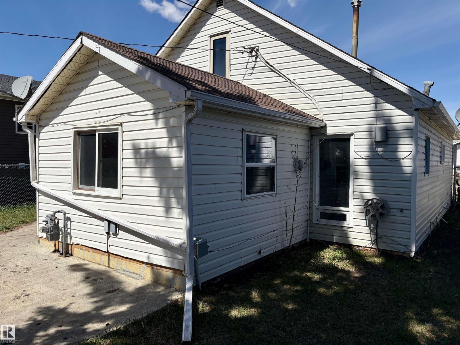 4629 46 Av Property Photo 27