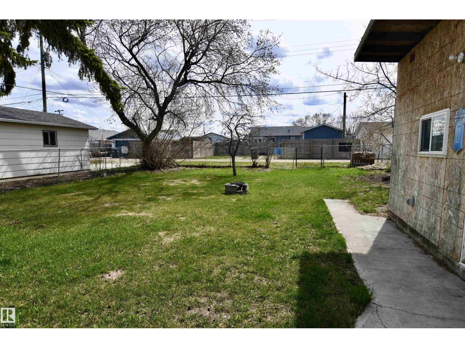 4629 46 Av Property Photo 28
