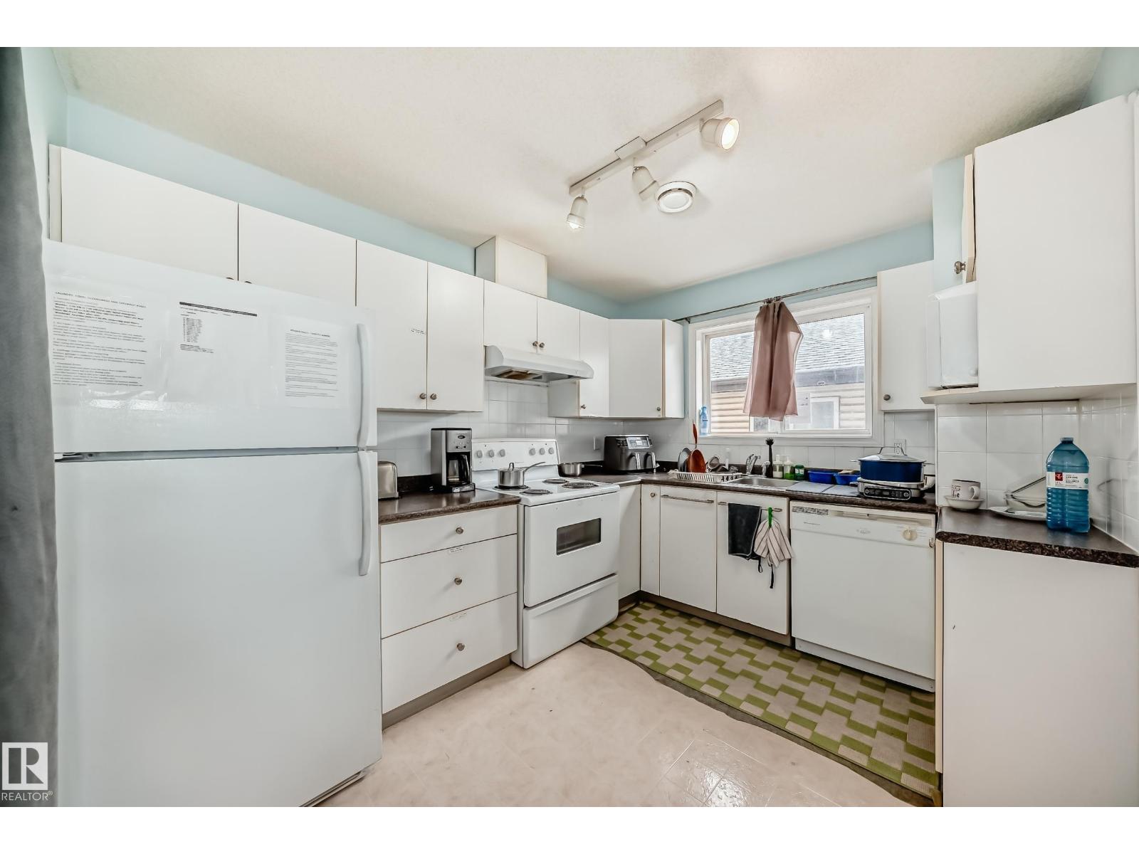 10711a 95 St Nw Property Photo 10