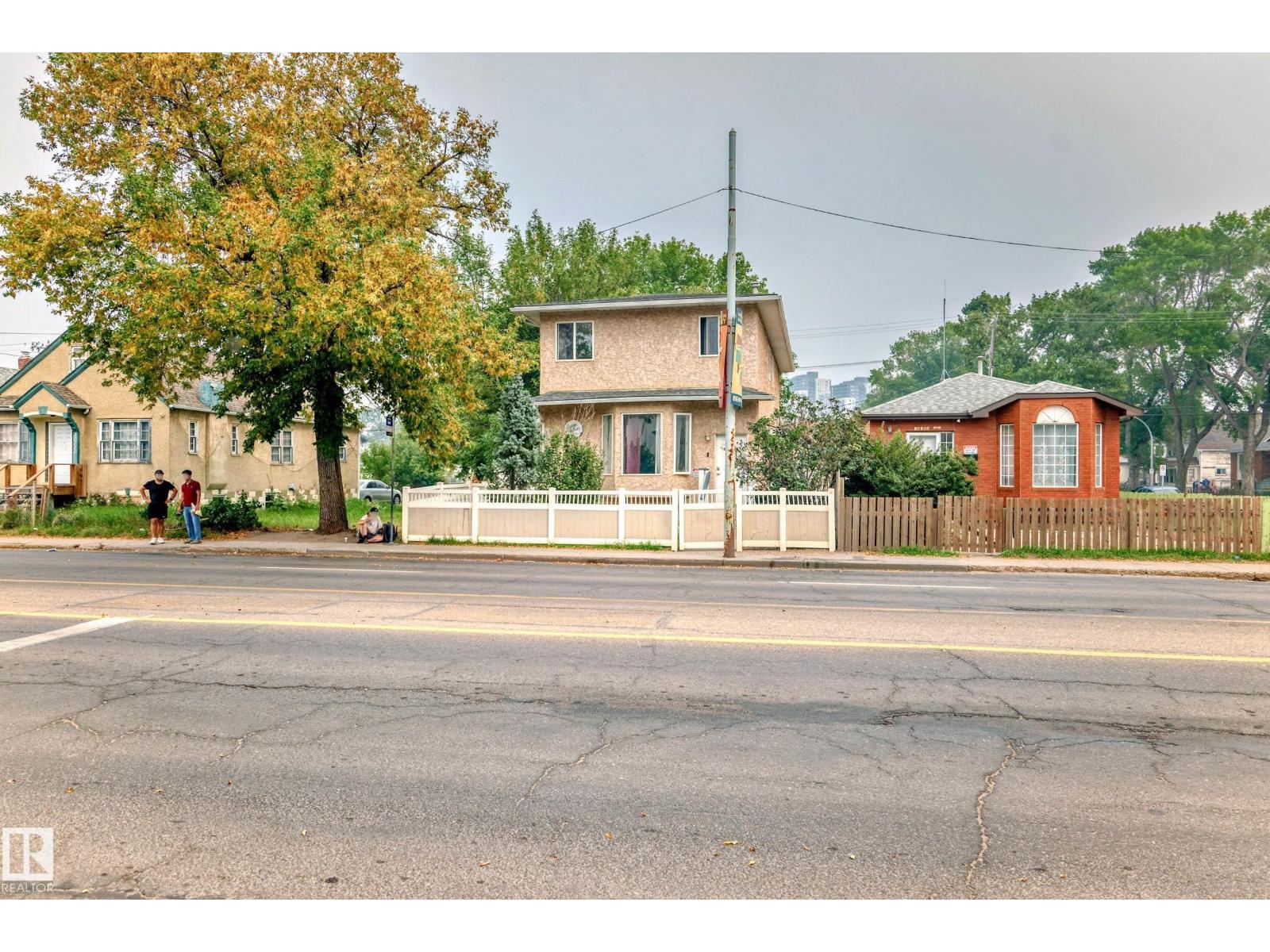 10711a 95 St Nw Property Photo 18
