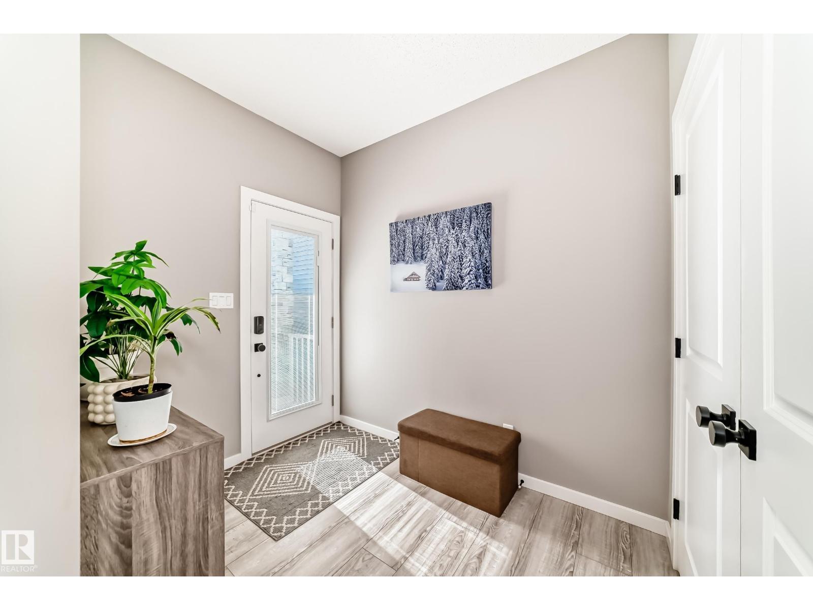 143 Larch Cr Property Photo 5