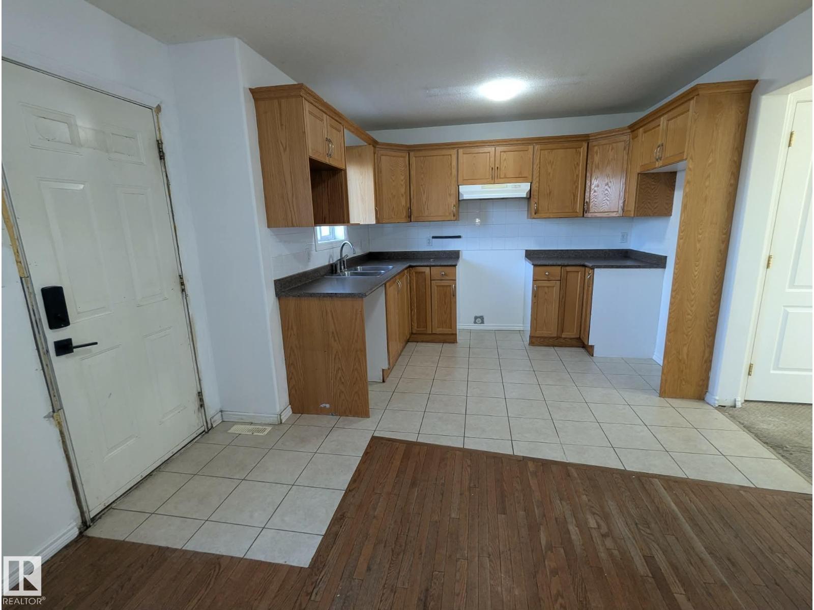 11725 83 St Nw Property Photo 8
