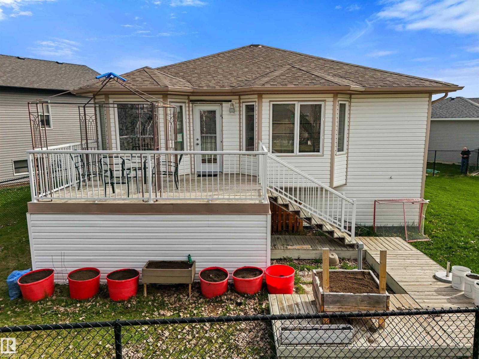4608 39 St Property Photo 5