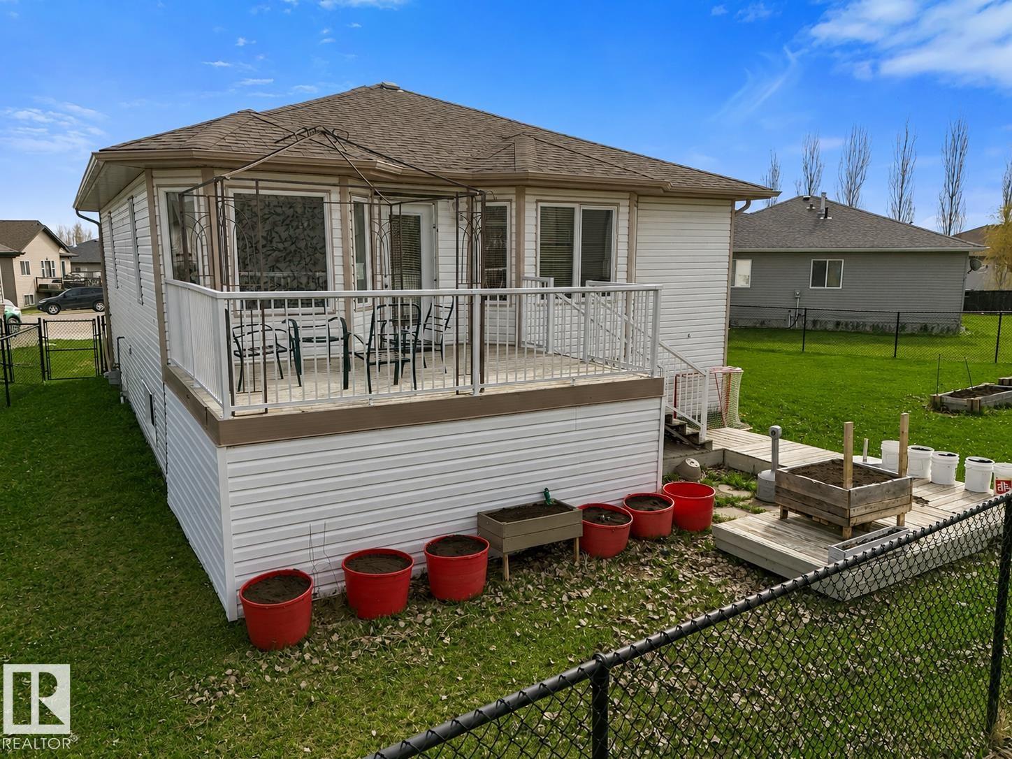 4608 39 St Property Photo 6