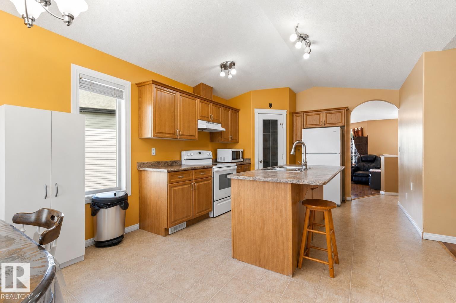 4608 39 St Property Photo 11