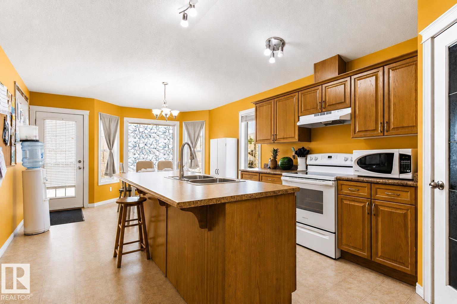 4608 39 St Property Photo 12