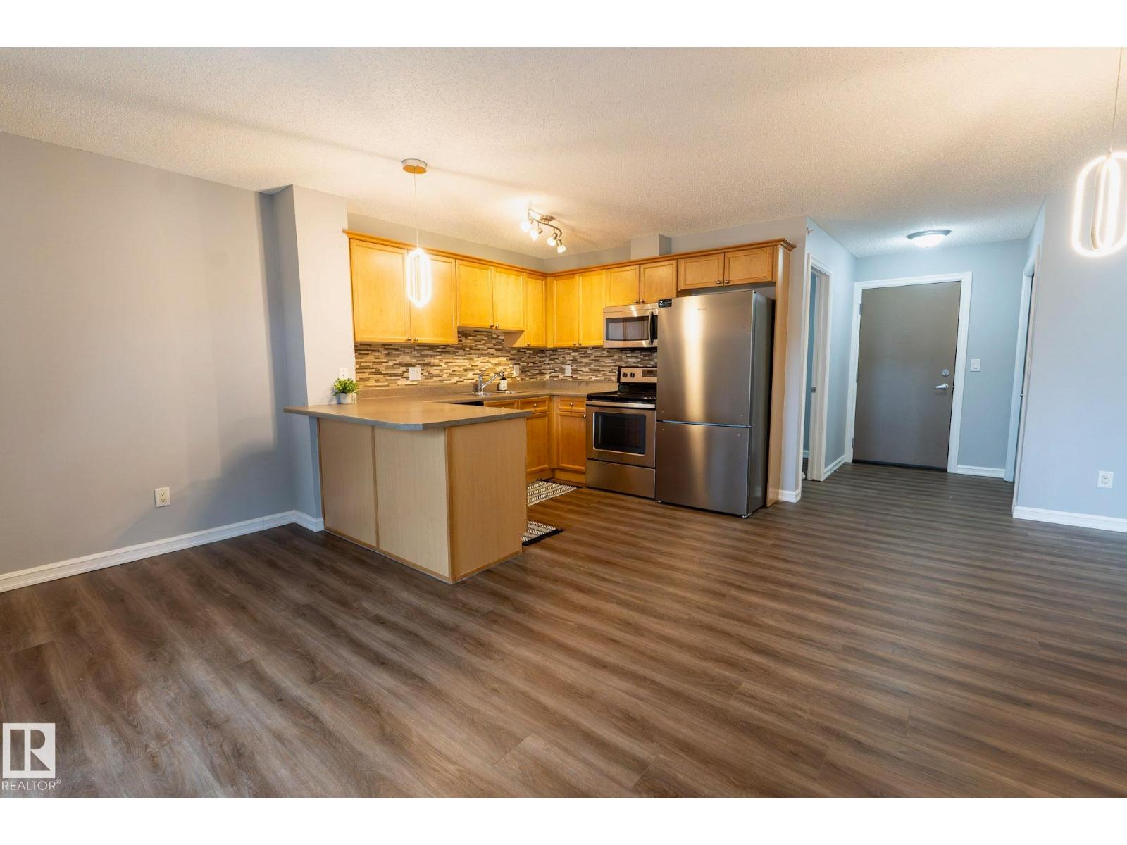 #404 4407 23 St Nw Property Photo 2