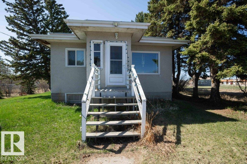 4906 51 St Property Photo 1