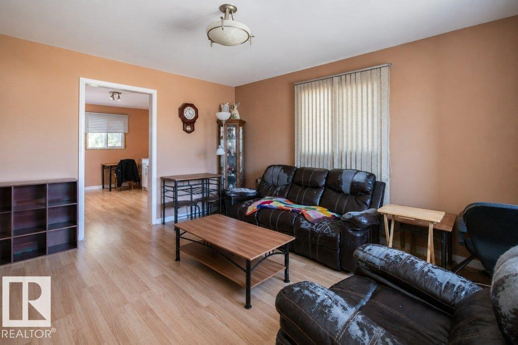 4906 51 St Property Photo 6