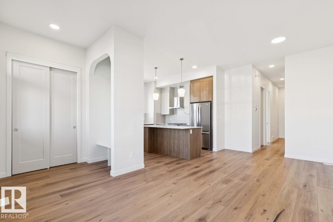 7119 52 Av Property Photo 5