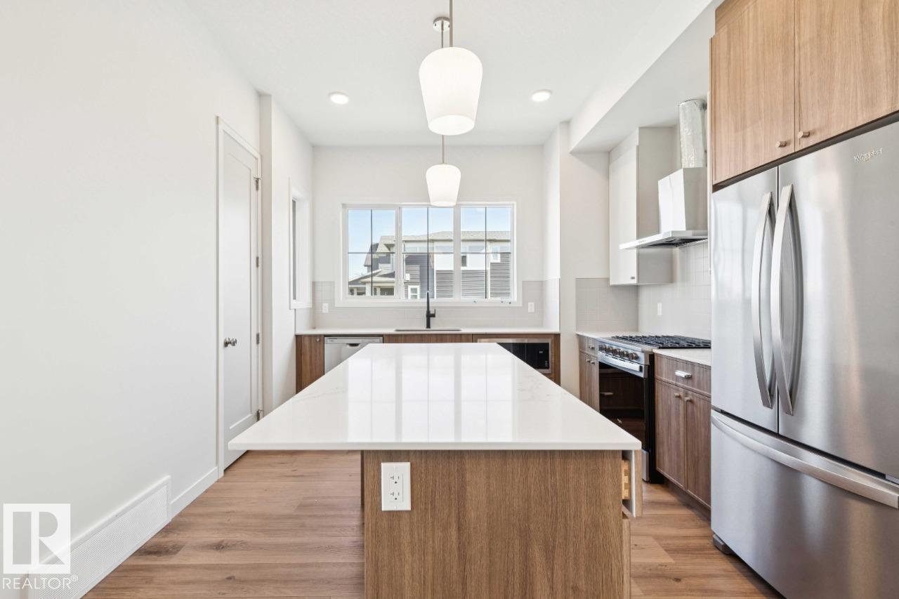 7119 52 Av Property Photo 8