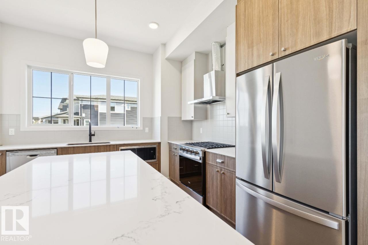 7119 52 Av Property Photo 9