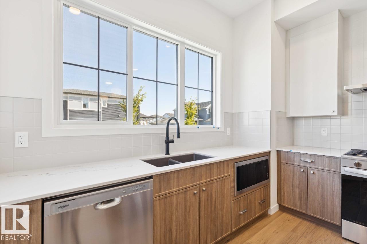 7119 52 Av Property Photo 10