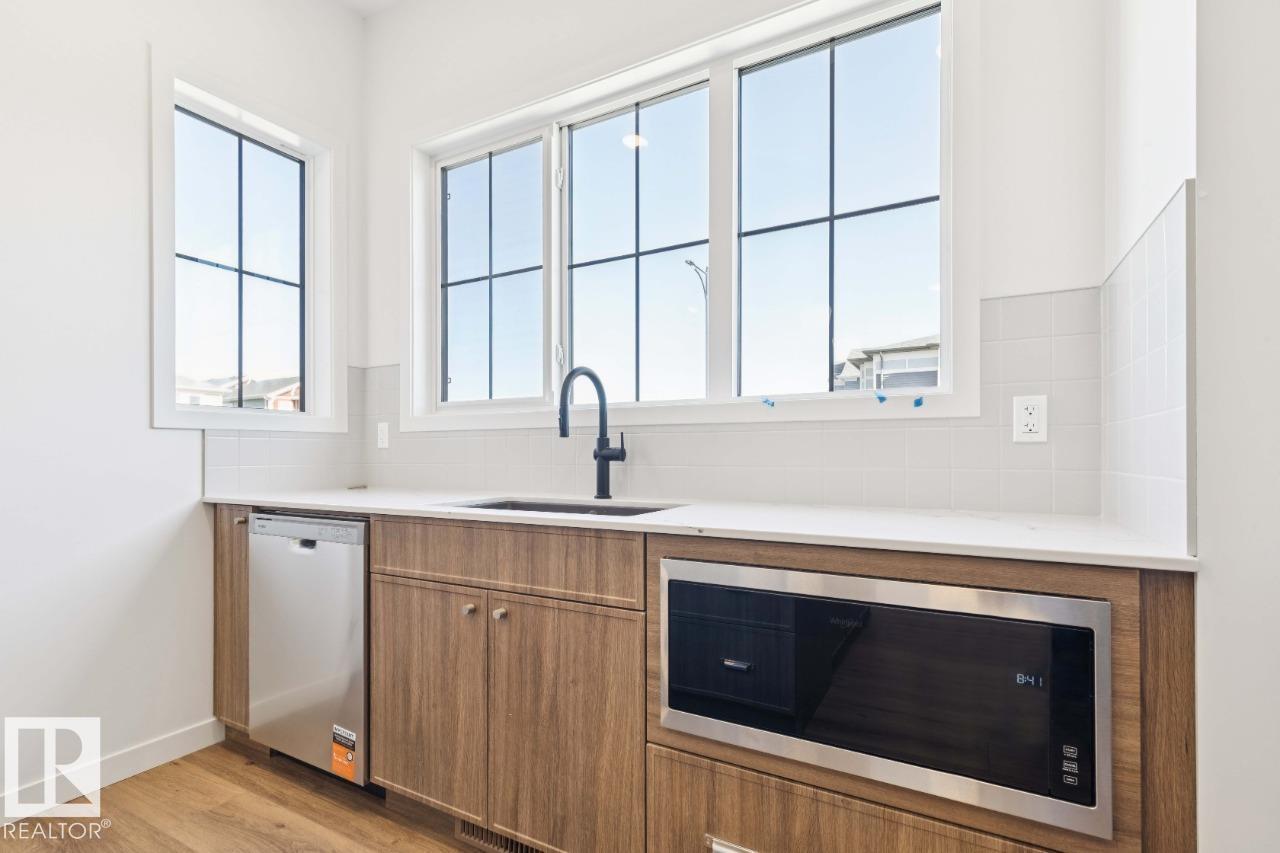7119 52 Av Property Photo 11