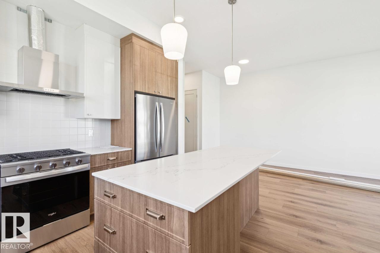 7119 52 Av Property Photo 14
