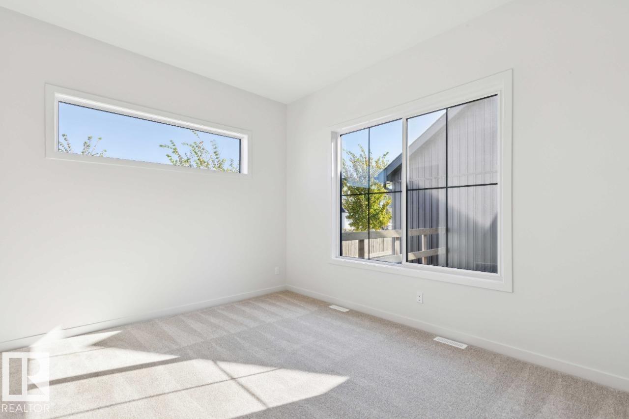 7119 52 Av Property Photo 16