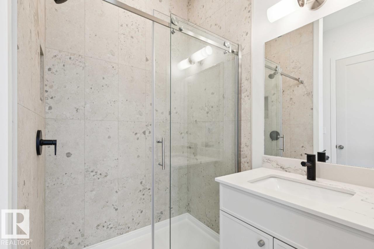 7119 52 Av Property Photo 17