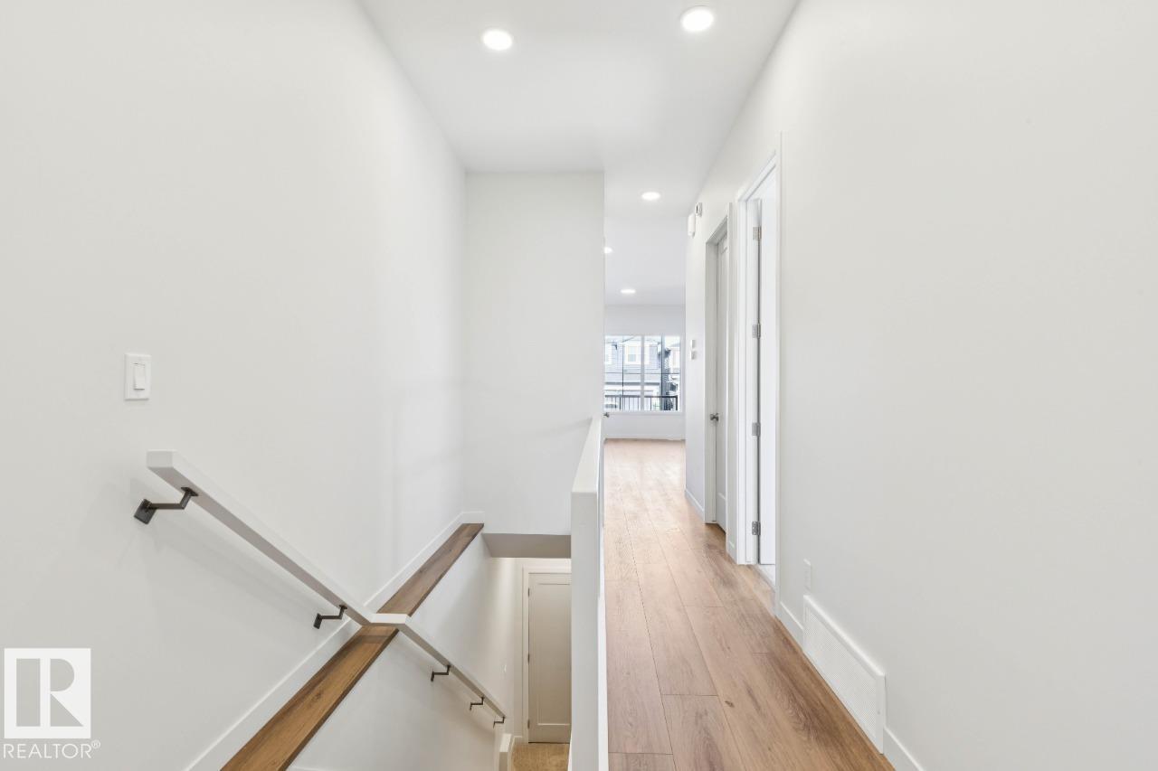 7119 52 Av Property Photo 18