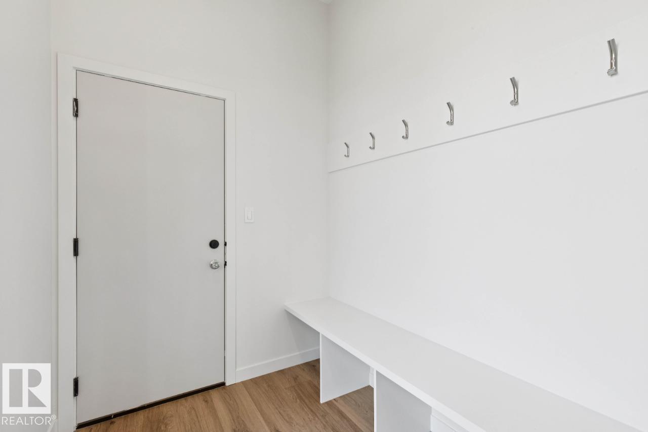 7119 52 Av Property Photo 19