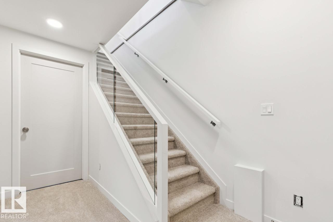 7119 52 Av Property Photo 21
