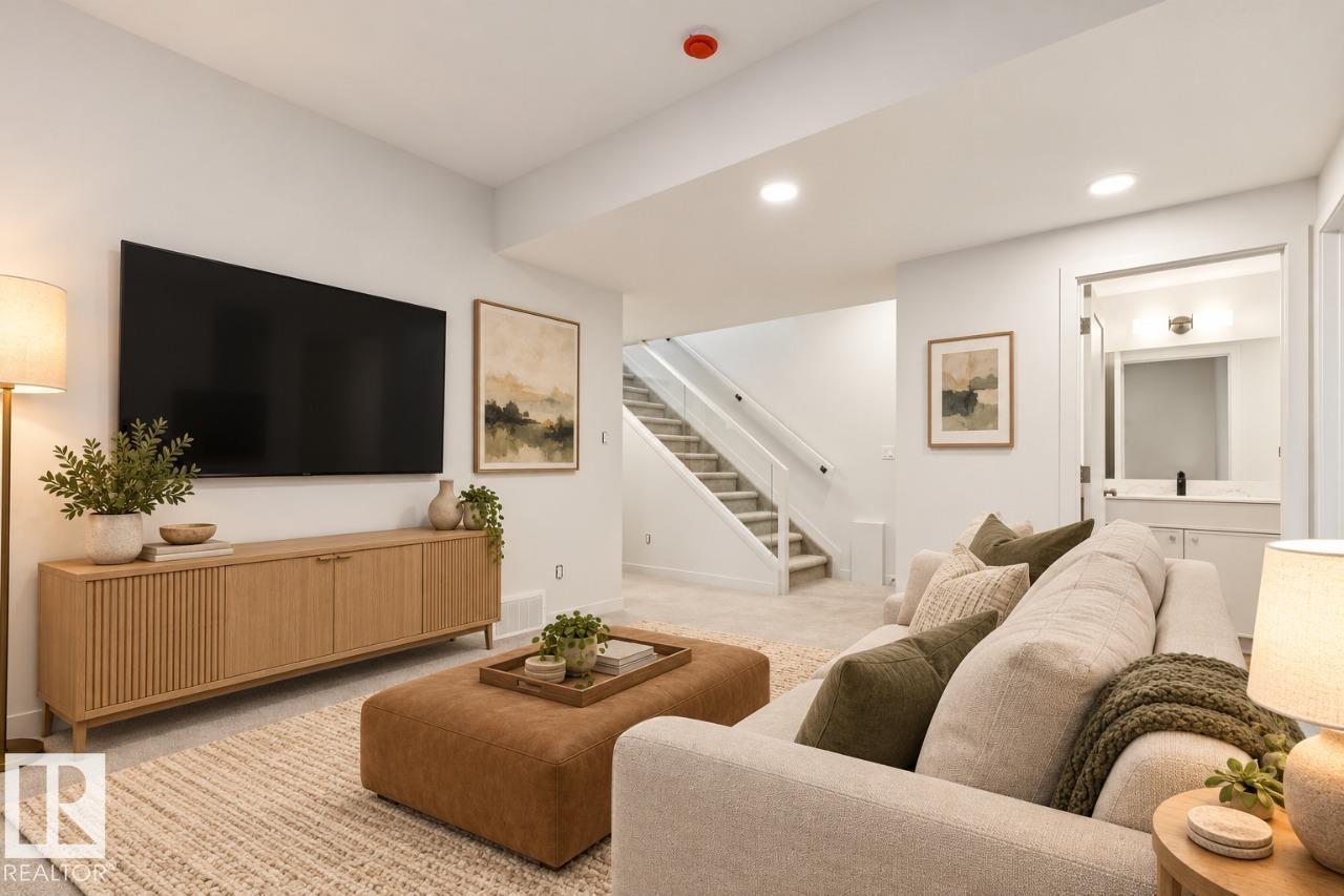 7119 52 Av Property Photo 22