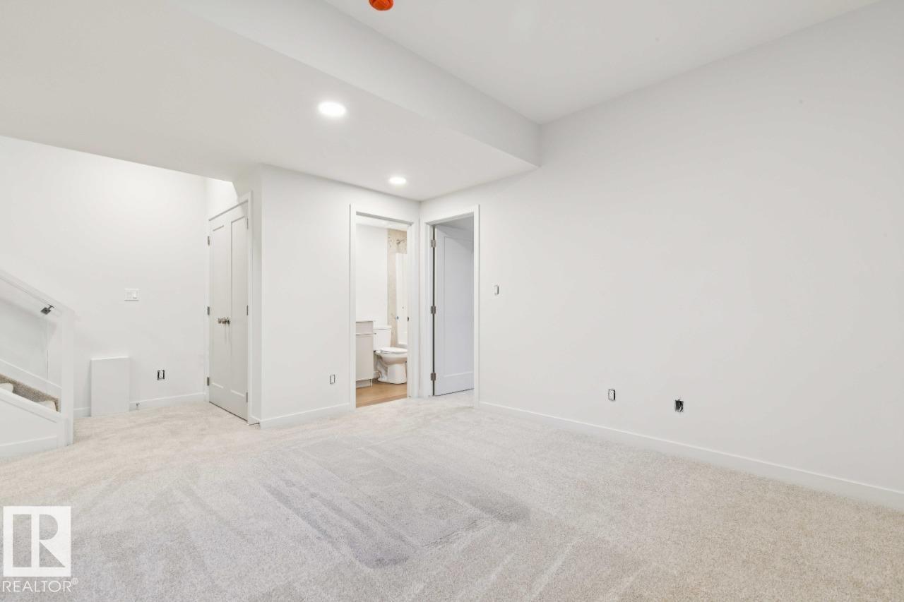 7119 52 Av Property Photo 23