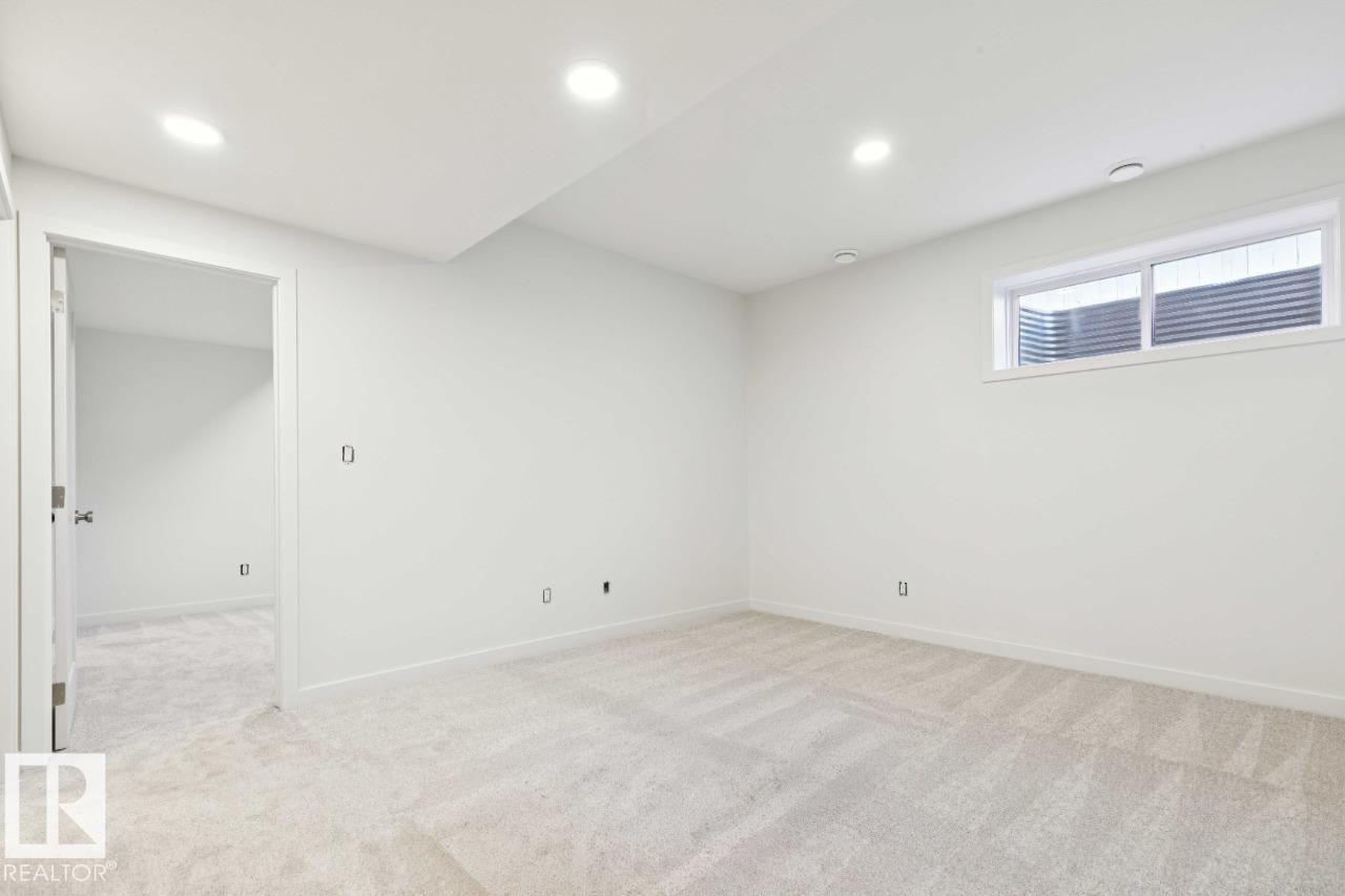 7119 52 Av Property Photo 24