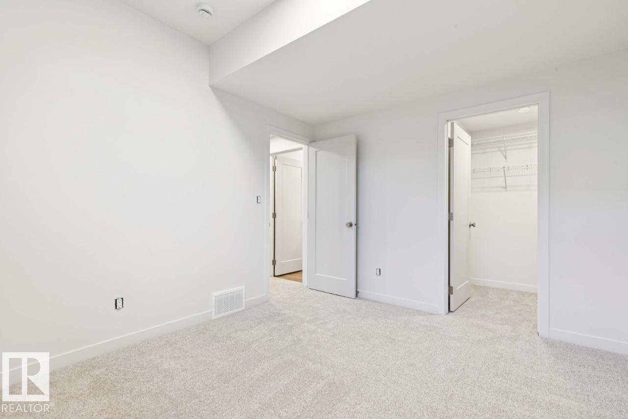 7119 52 Av Property Photo 27