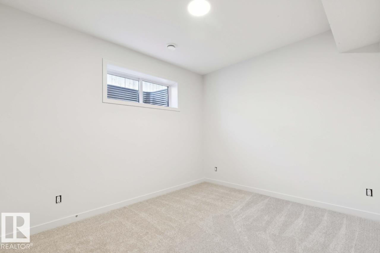 7119 52 Av Property Photo 28
