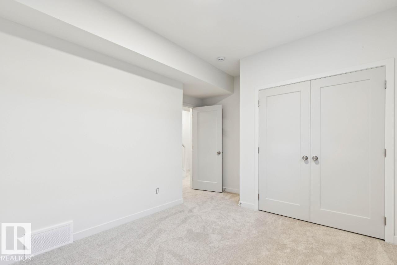 7119 52 Av Property Photo 30