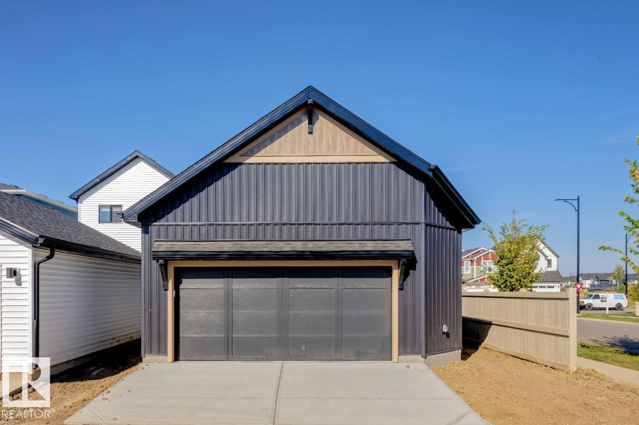 7119 52 Av Property Photo 33