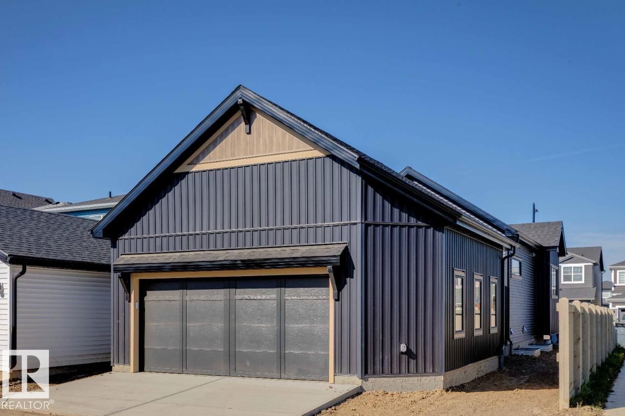 7119 52 Av Property Photo 34