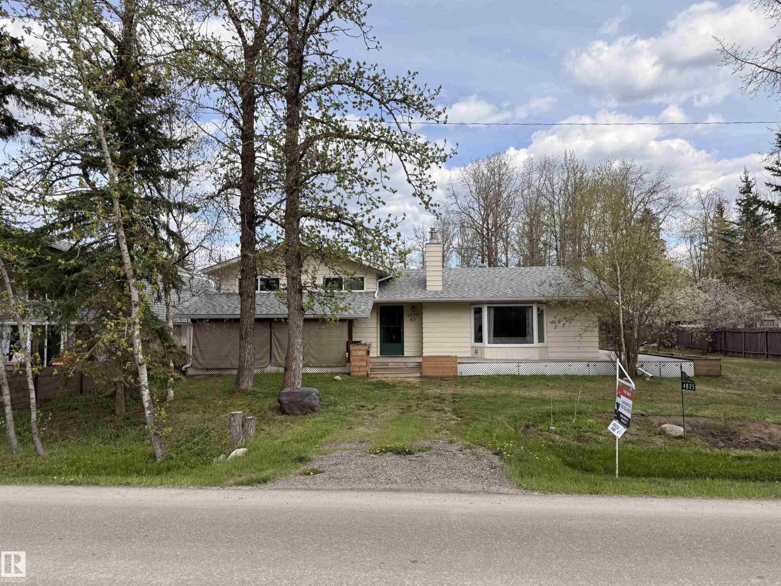 4835 60 St Property Photo 1
