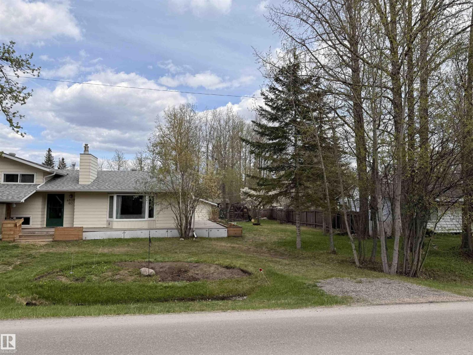 4835 60 St Property Photo 2
