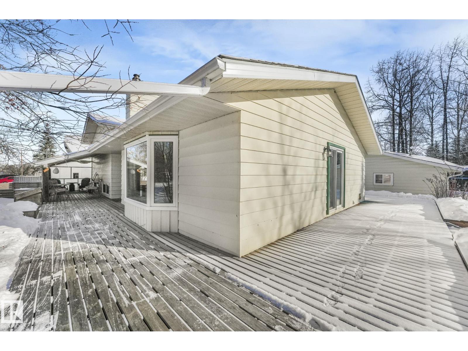 4835 60 St Property Photo 4