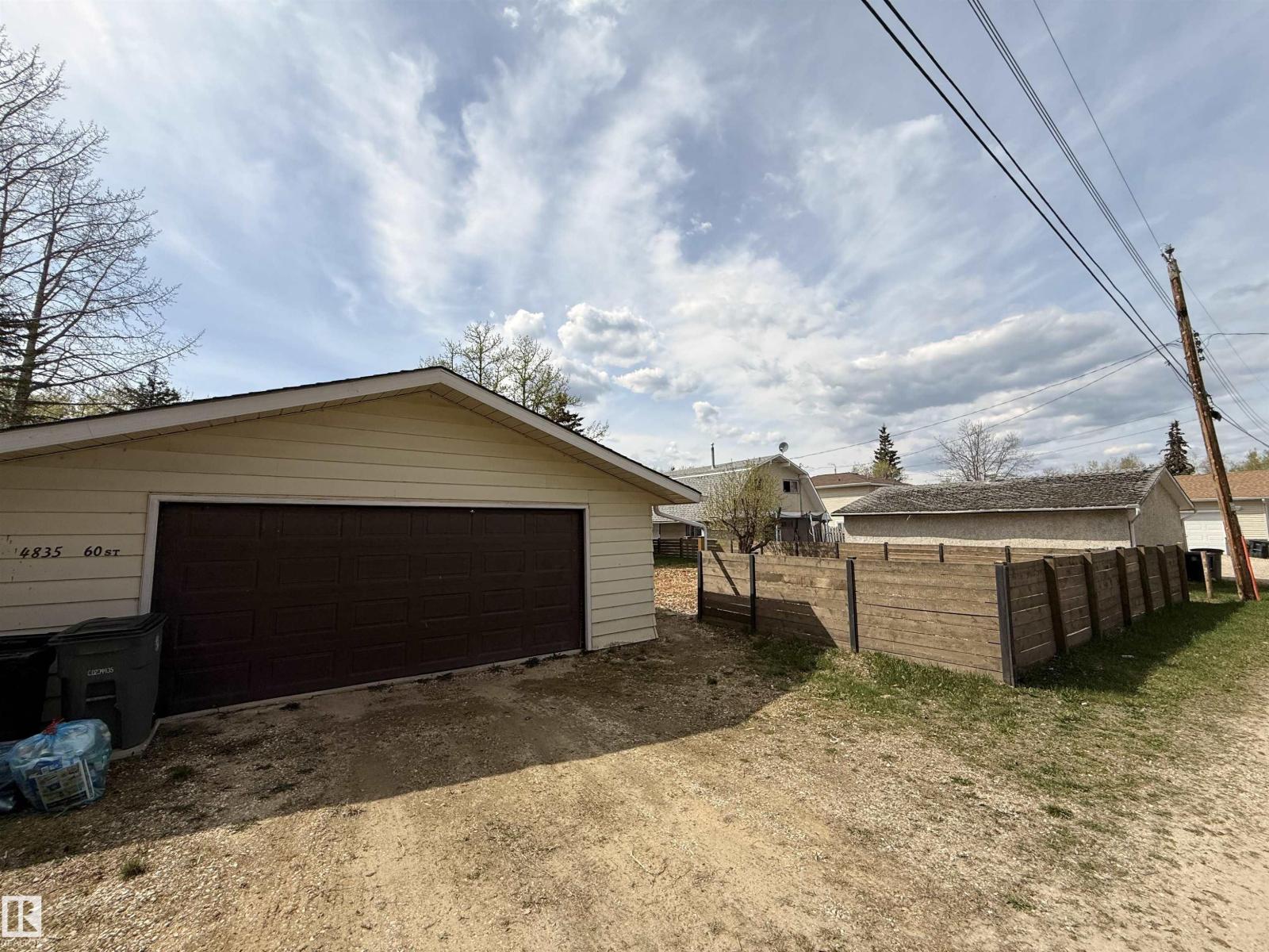 4835 60 St Property Photo 8