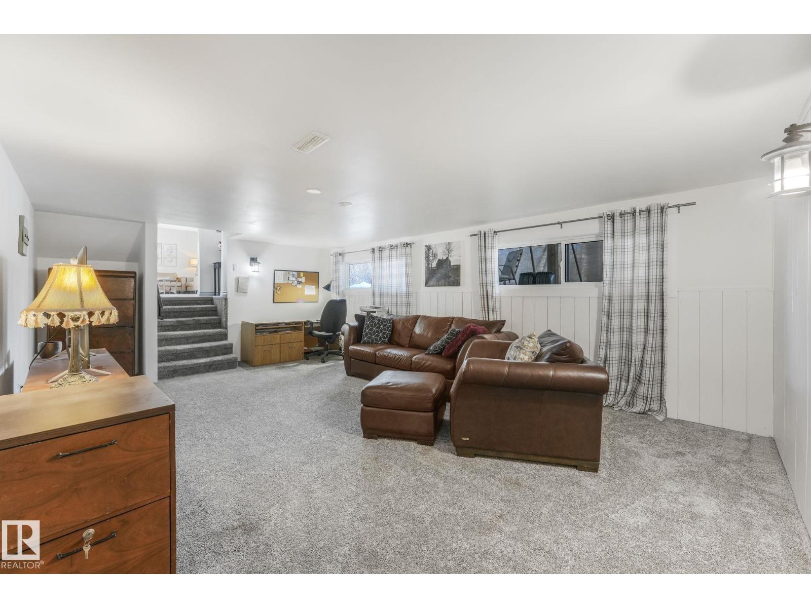 4835 60 St Property Photo 42