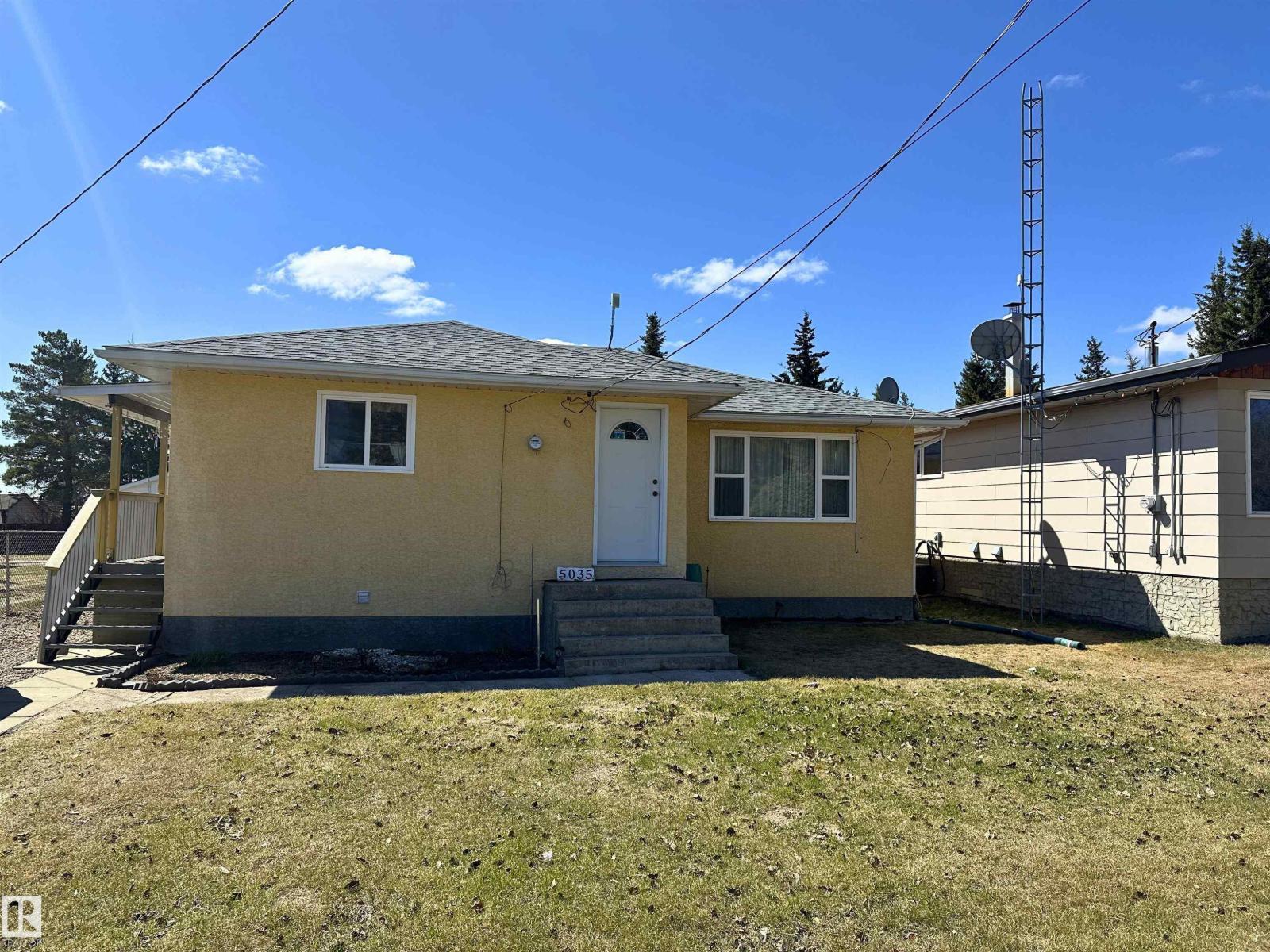 5035 49 Av Nw Property Photo 1