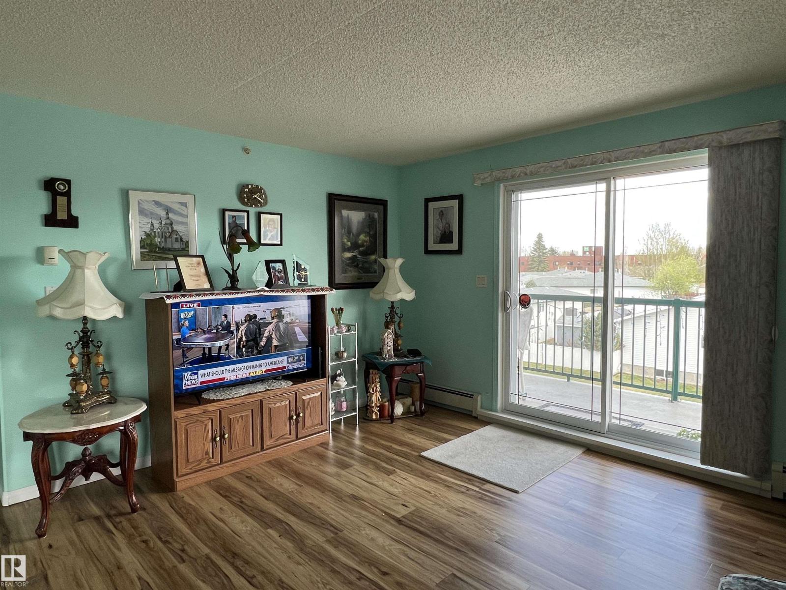 #303 4004 47 St Property Photo 4