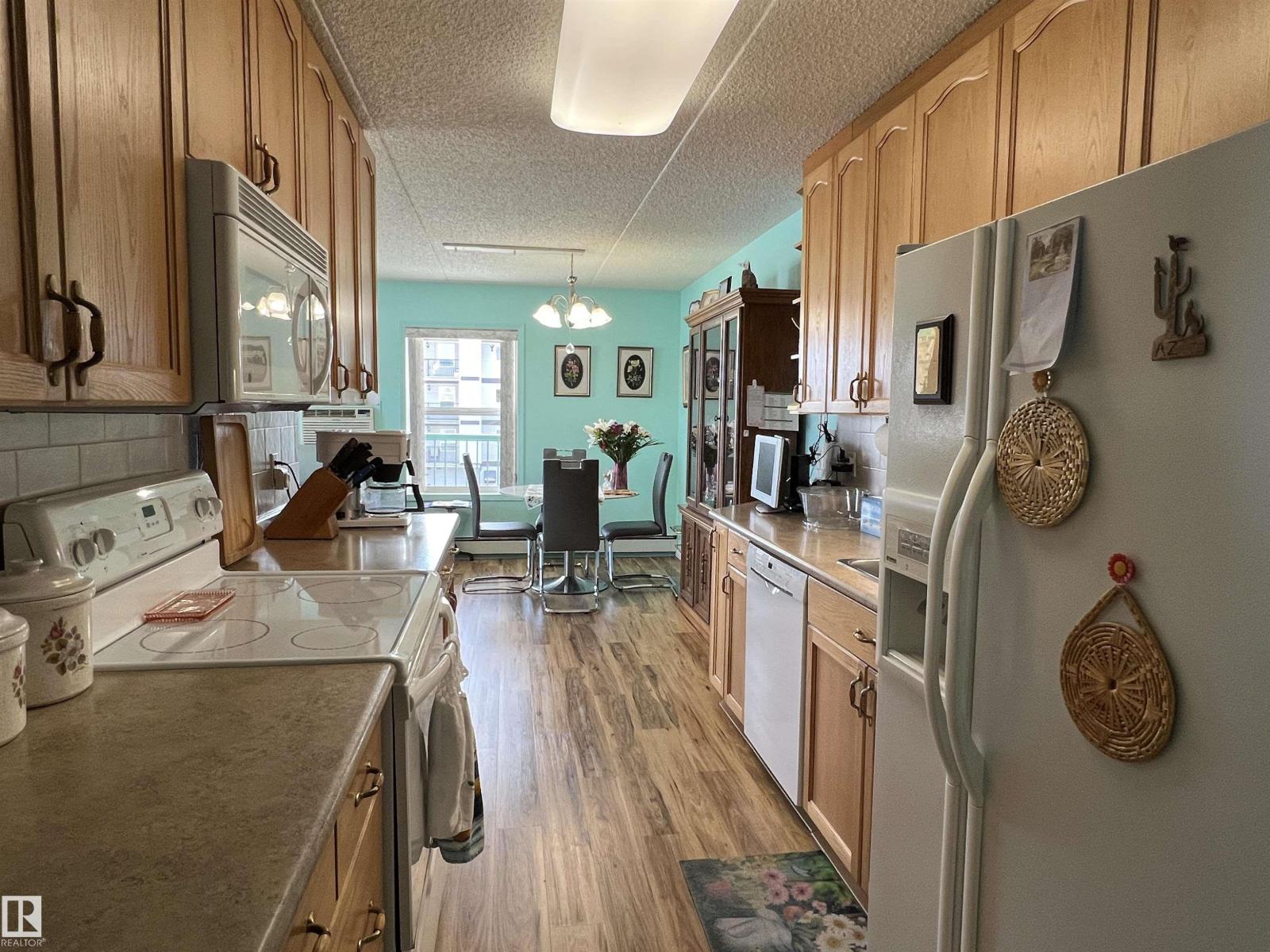 #303 4004 47 St Property Photo 10