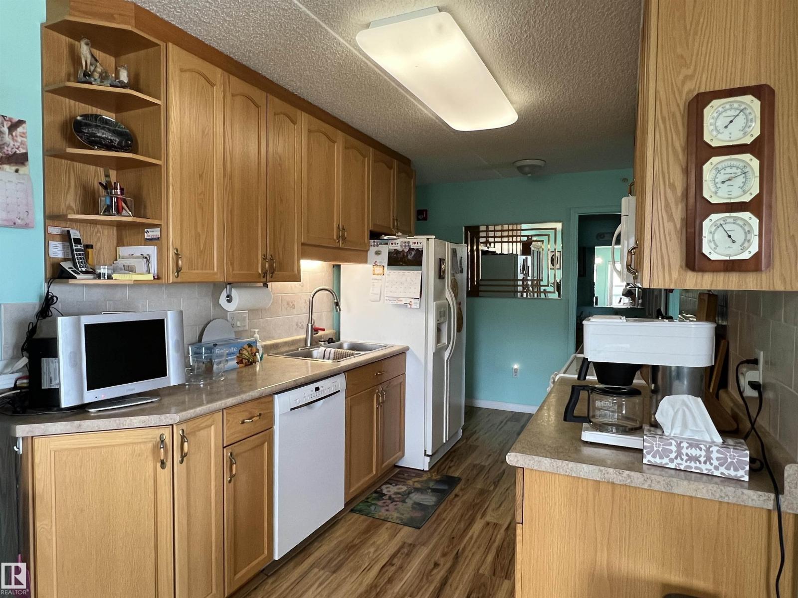 #303 4004 47 St Property Photo 11