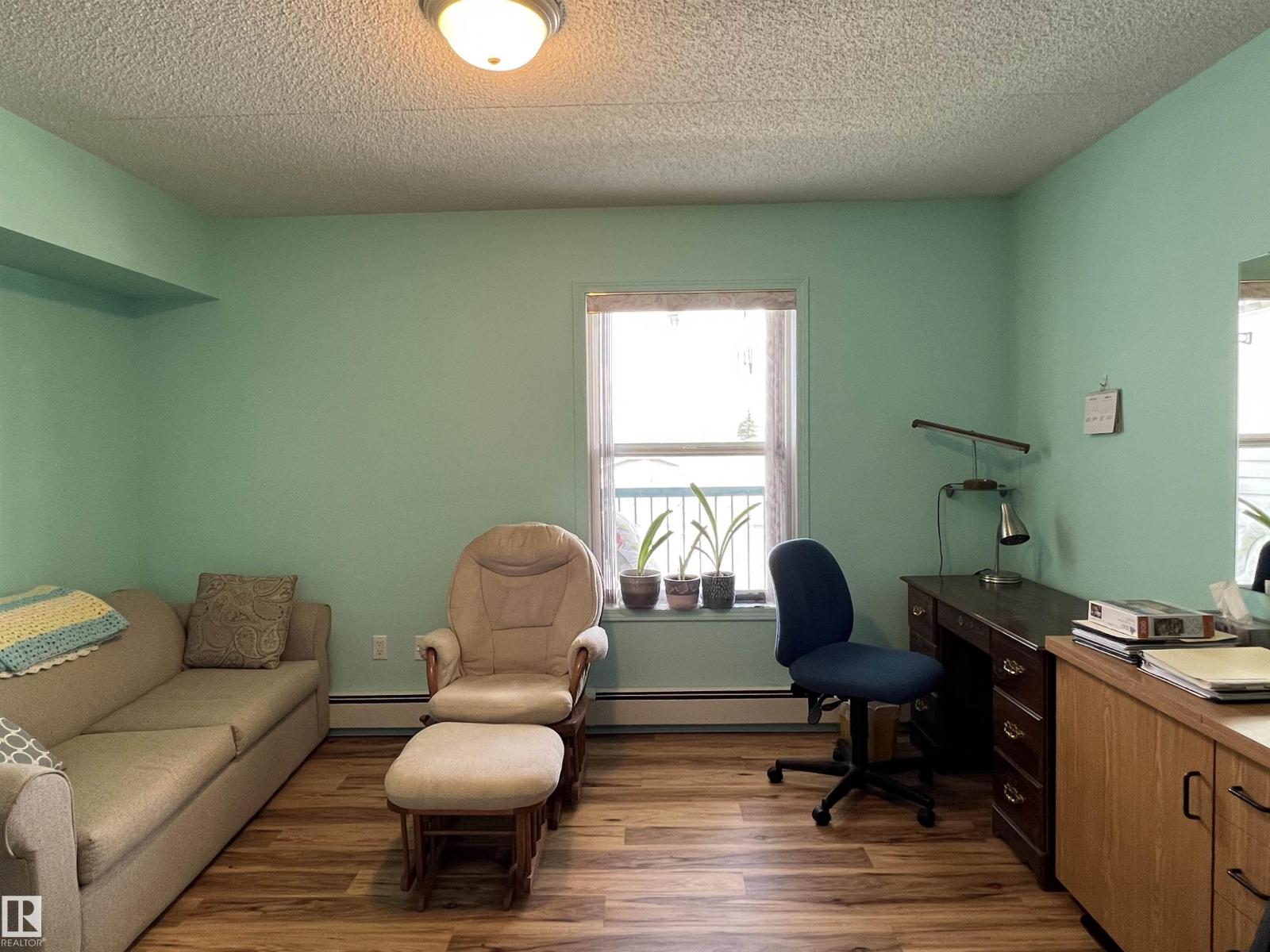 #303 4004 47 St Property Photo 13